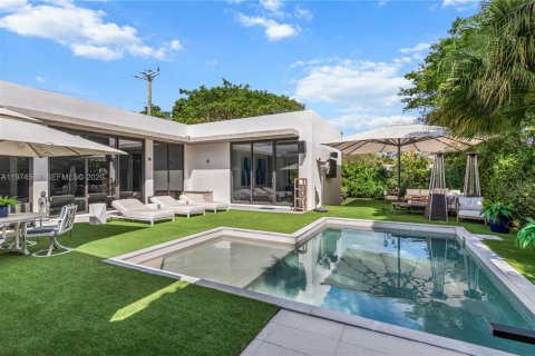 Casa en venta en North Miami, Florida, 4 dormitorios, 298.77 m2 № 2046696 - foto 4