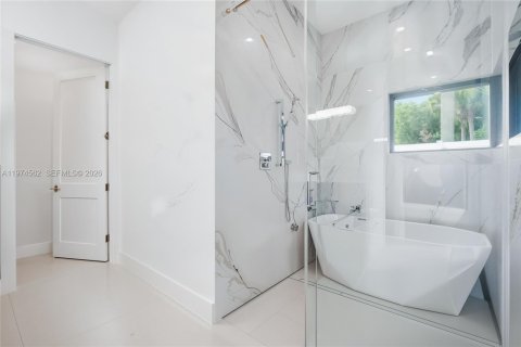 Casa en venta en North Miami, Florida, 4 dormitorios, 298.77 m2 № 2046696 - foto 16