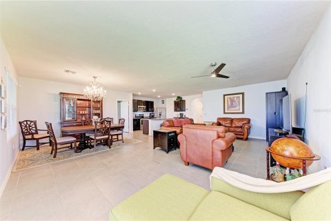 House in Sarasota, Florida 3 bedrooms, 165.18 sq.m. № 2096130 - photo 7