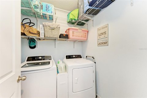 House in Sarasota, Florida 3 bedrooms, 165.18 sq.m. № 2096130 - photo 8