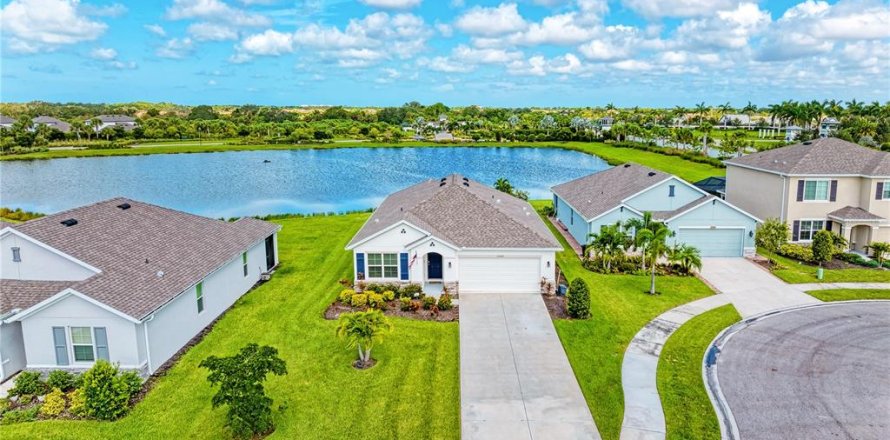 House in Sarasota, Florida 3 bedrooms, 165.18 sq.m. № 2096130
