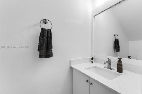 Townhouse in Miami, Florida 2 bedrooms, 118.91 sq.m. № 1832354 - photo 14