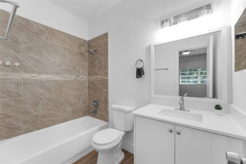 Townhouse in Miami, Florida 2 bedrooms, 118.91 sq.m. № 1832354 - photo 21