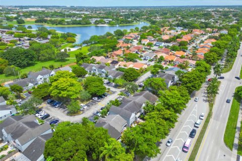Townhouse in Miami, Florida 2 bedrooms, 118.91 sq.m. № 1832354 - photo 27