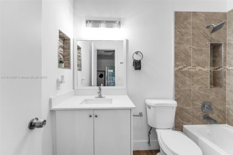 Townhouse in Miami, Florida 2 bedrooms, 118.91 sq.m. № 1832354 - photo 20