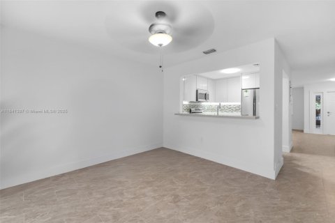 Townhouse in Miami, Florida 2 bedrooms, 118.91 sq.m. № 1832354 - photo 11