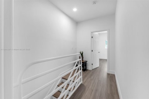 Townhouse in Miami, Florida 2 bedrooms, 118.91 sq.m. № 1832354 - photo 15