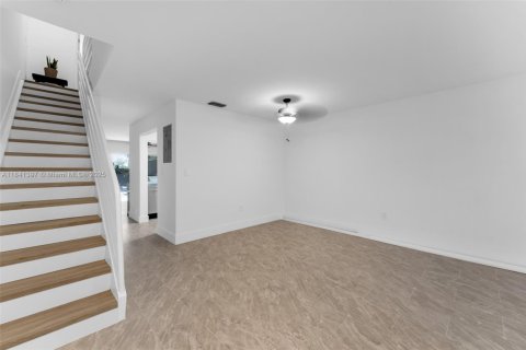 Townhouse in Miami, Florida 2 bedrooms, 118.91 sq.m. № 1832354 - photo 4