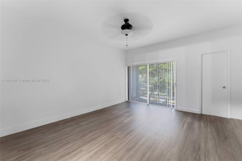 Townhouse in Miami, Florida 2 bedrooms, 118.91 sq.m. № 1832354 - photo 19