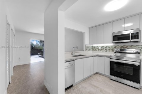 Townhouse in Miami, Florida 2 bedrooms, 118.91 sq.m. № 1832354 - photo 8