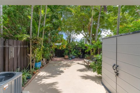 Townhouse in Miami, Florida 2 bedrooms, 118.91 sq.m. № 1832354 - photo 22