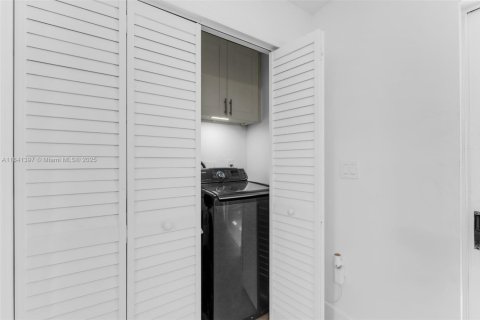 Townhouse in Miami, Florida 2 bedrooms, 118.91 sq.m. № 1832354 - photo 13