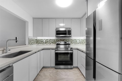 Townhouse in Miami, Florida 2 bedrooms, 118.91 sq.m. № 1832354 - photo 9