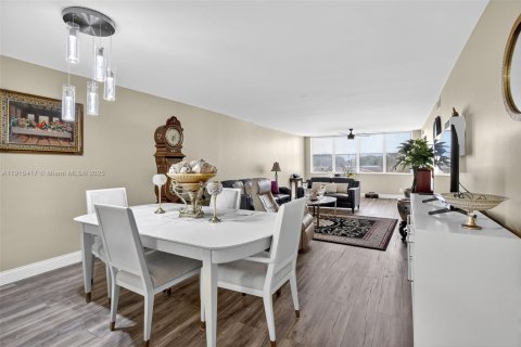 Condo in Sunrise, Florida, 2 bedrooms  № 1971433 - photo 7