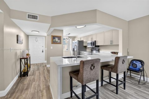 Condo in Sunrise, Florida, 2 bedrooms  № 1971433 - photo 8