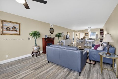 Condo in Sunrise, Florida, 2 bedrooms  № 1971433 - photo 14