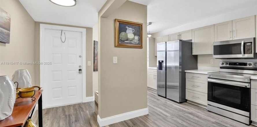 Condo in Sunrise, Florida, 2 bedrooms  № 1971433