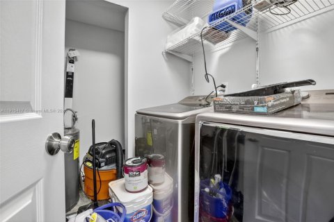 Condo in Sunrise, Florida, 2 bedrooms  № 1971433 - photo 27