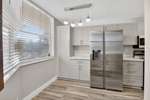 Condo in Sunrise, Florida, 2 bedrooms  № 1971433 - photo 3