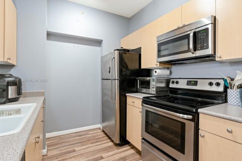 Condominio en venta en Hollywood, Florida, 1 dormitorio, 68.38 m2 № 2046379 - foto 9