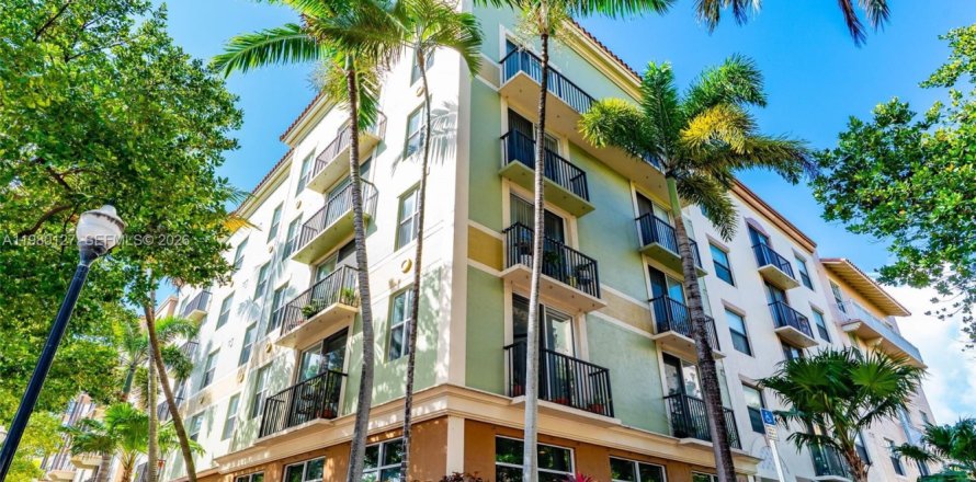 Condominio en Hollywood, Florida, 1 dormitorio  № 2046379