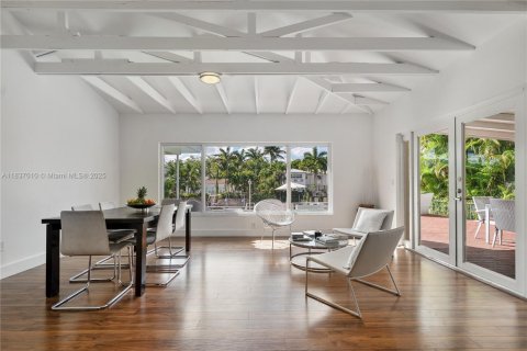 Villa ou maison à vendre à Coral Gables, Floride: 3 chambres, 187.38 m2 № 1825557 - photo 7