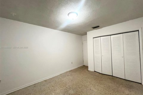 Снять в аренду квартиру в Майами, Флорида 3 спальни, № 2005352 - фото 13