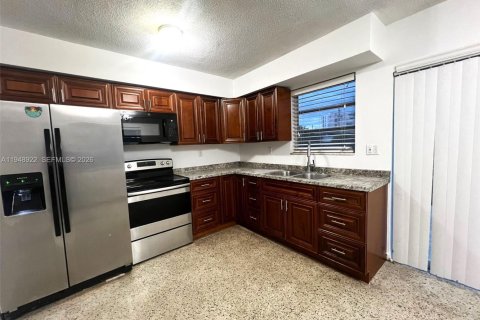 Снять в аренду квартиру в Майами, Флорида 3 спальни, № 2005352 - фото 14