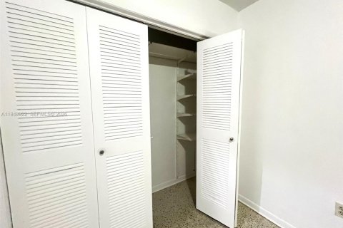 Снять в аренду квартиру в Майами, Флорида 3 спальни, № 2005352 - фото 11