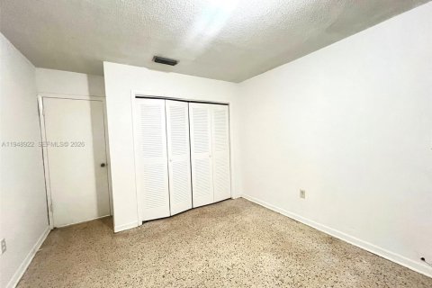 Снять в аренду квартиру в Майами, Флорида 3 спальни, № 2005352 - фото 12