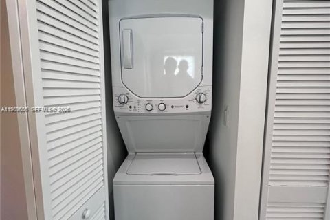 Apartment in Miami, Florida 1 bedroom, 495.63 sq.m. № 2040914 - photo 7