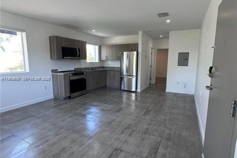 Apartment in Miami, Florida 1 bedroom, 495.63 sq.m. № 2040914 - photo 3