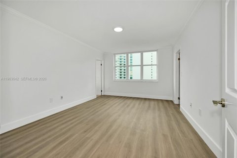 Снять в аренду кондоминиум в Майами, Флорида 2 спальни, 92.9м2, № 2025622 - фото 13