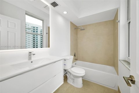 Снять в аренду кондоминиум в Майами, Флорида 2 спальни, 92.9м2, № 2025622 - фото 14