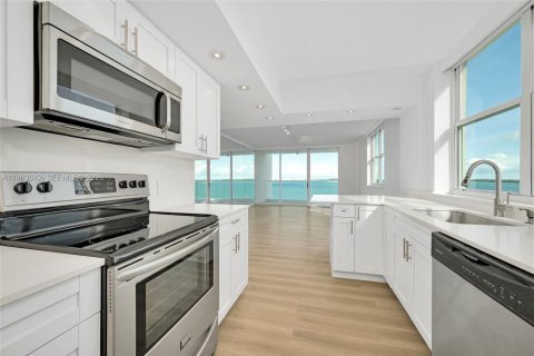 Снять в аренду кондоминиум в Майами, Флорида 2 спальни, 92.9м2, № 2025622 - фото 10