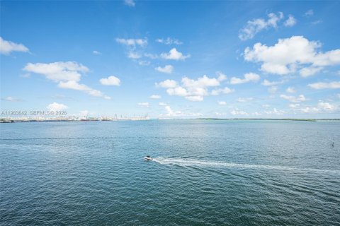 Снять в аренду кондоминиум в Майами, Флорида 2 спальни, 92.9м2, № 2025622 - фото 21