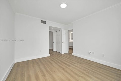 Снять в аренду кондоминиум в Майами, Флорида 2 спальни, 92.9м2, № 2025622 - фото 19