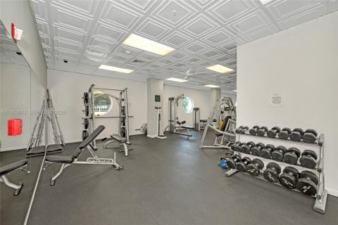 Снять в аренду кондоминиум в Майами, Флорида 2 спальни, 92.9м2, № 2025622 - фото 26