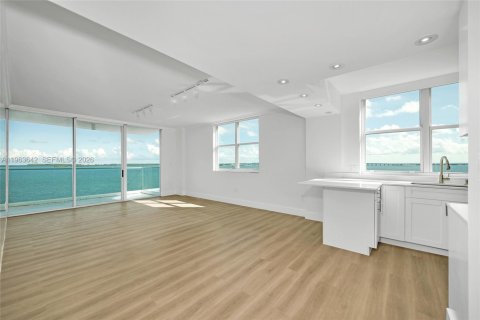 Снять в аренду кондоминиум в Майами, Флорида 2 спальни, 92.9м2, № 2025622 - фото 5