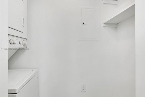 Снять в аренду кондоминиум в Майами, Флорида 2 спальни, 92.9м2, № 2025622 - фото 12