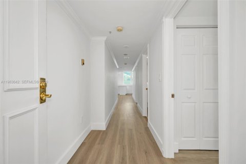 Снять в аренду кондоминиум в Майами, Флорида 2 спальни, 92.9м2, № 2025622 - фото 4