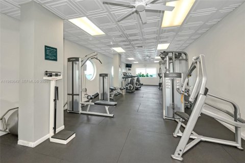 Снять в аренду кондоминиум в Майами, Флорида 2 спальни, 92.9м2, № 2025622 - фото 27