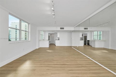 Снять в аренду кондоминиум в Майами, Флорида 2 спальни, 92.9м2, № 2025622 - фото 7