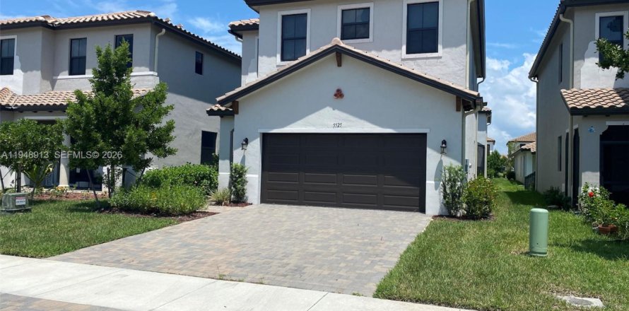 Villa ou maison à Ave Maria, Floride 3 chambres, 181.9 m2 № 2005074