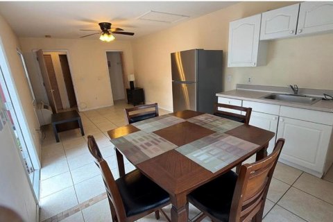Townhouse in Davenport, Florida 1 bedroom, 27.87 sq.m. № 2237202 - photo 2
