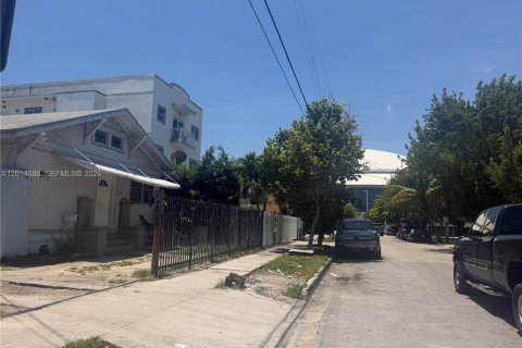 House in Miami, Florida 2 bedrooms, 86.4 sq.m. № 2270022 - photo 4