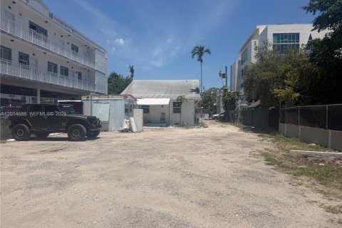House in Miami, Florida 2 bedrooms, 86.4 sq.m. № 2270022 - photo 3