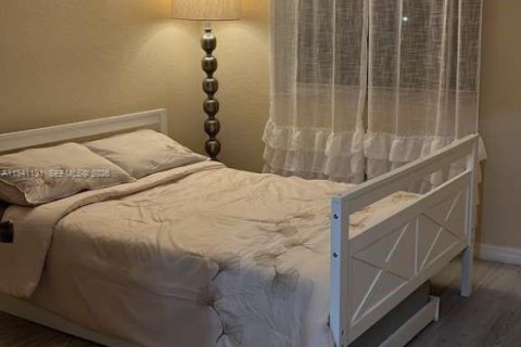 Villa ou maison à louer à Homestead, Floride: 3 chambres, 174.1 m2 № 1999887 - photo 7