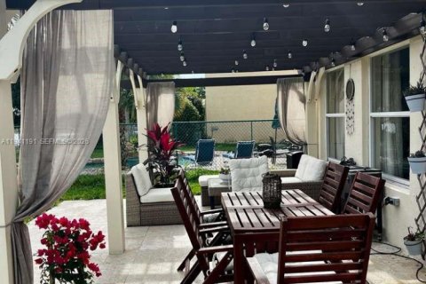 Villa ou maison à louer à Homestead, Floride: 3 chambres, 174.1 m2 № 1999887 - photo 9