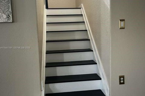 Villa ou maison à louer à Homestead, Floride: 3 chambres, 174.1 m2 № 1999887 - photo 6